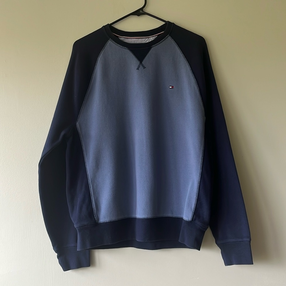 Men’s L Navy blue and baby blue baseball T style pull over crew neck sweatshirt